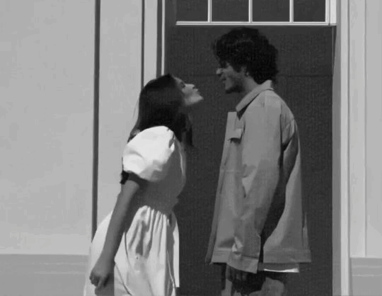 Анимированная открытка он и она