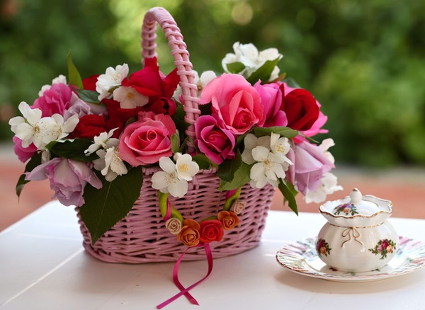 Корзина цветов с днем рождения женщине с пожеланиями