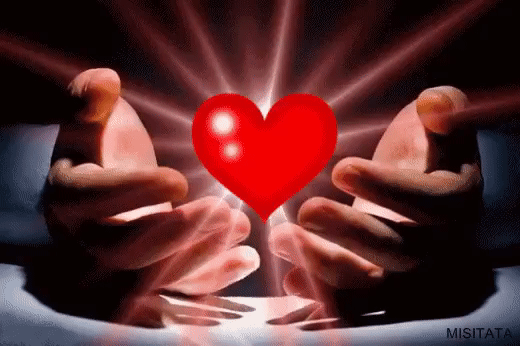 Анимированная открытка "Сияющее сердце в ладонях"
